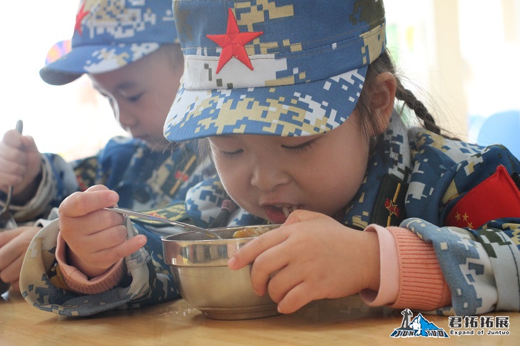 金域天下幼兒園迷彩小兵特訓(xùn)營(yíng)