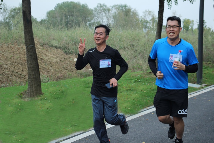 康寧顯示科技徑河公園5公里跑步