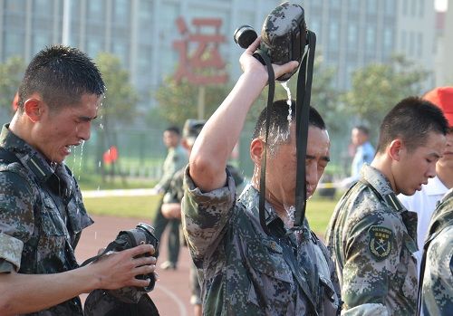 武漢軍械士官學(xué)校首屆慈善趣味運動會嘉年華